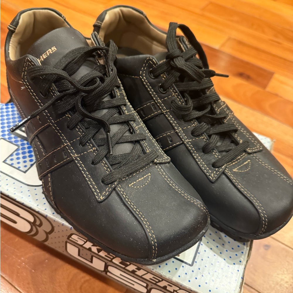 Skechers Black Low-Top Sneakers with Lace-Up Design